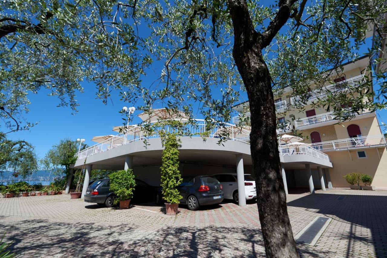 Hotel Benacus Torri Del Benaco Zewnętrze zdjęcie