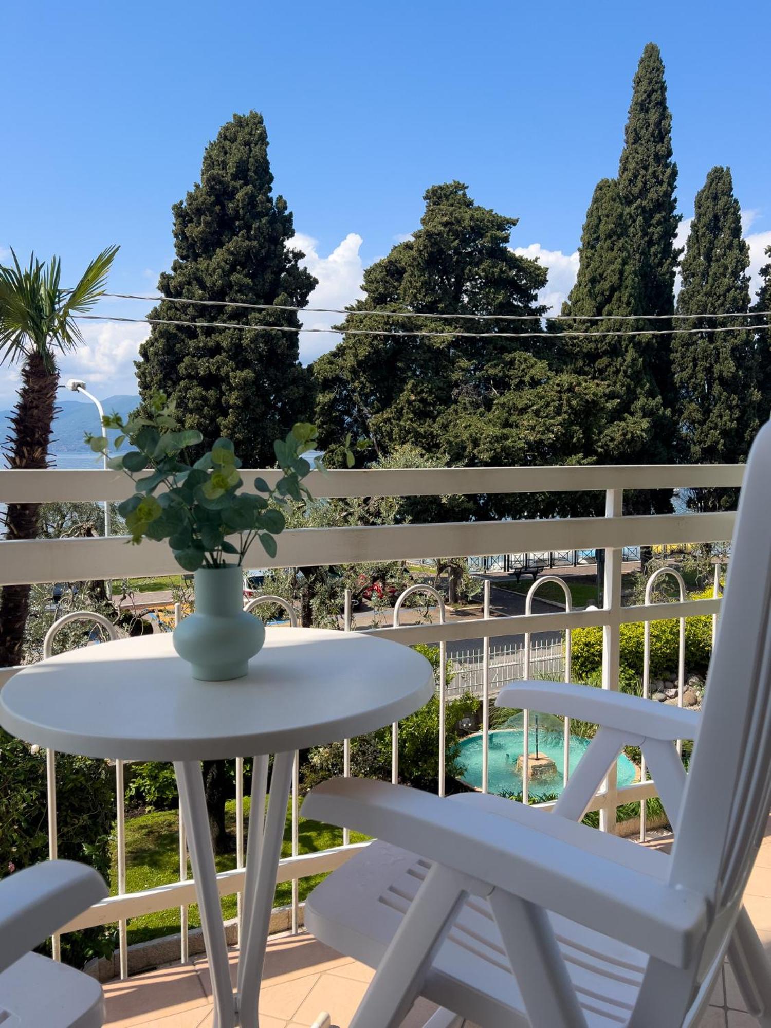 Hotel Benacus Torri Del Benaco Zewnętrze zdjęcie