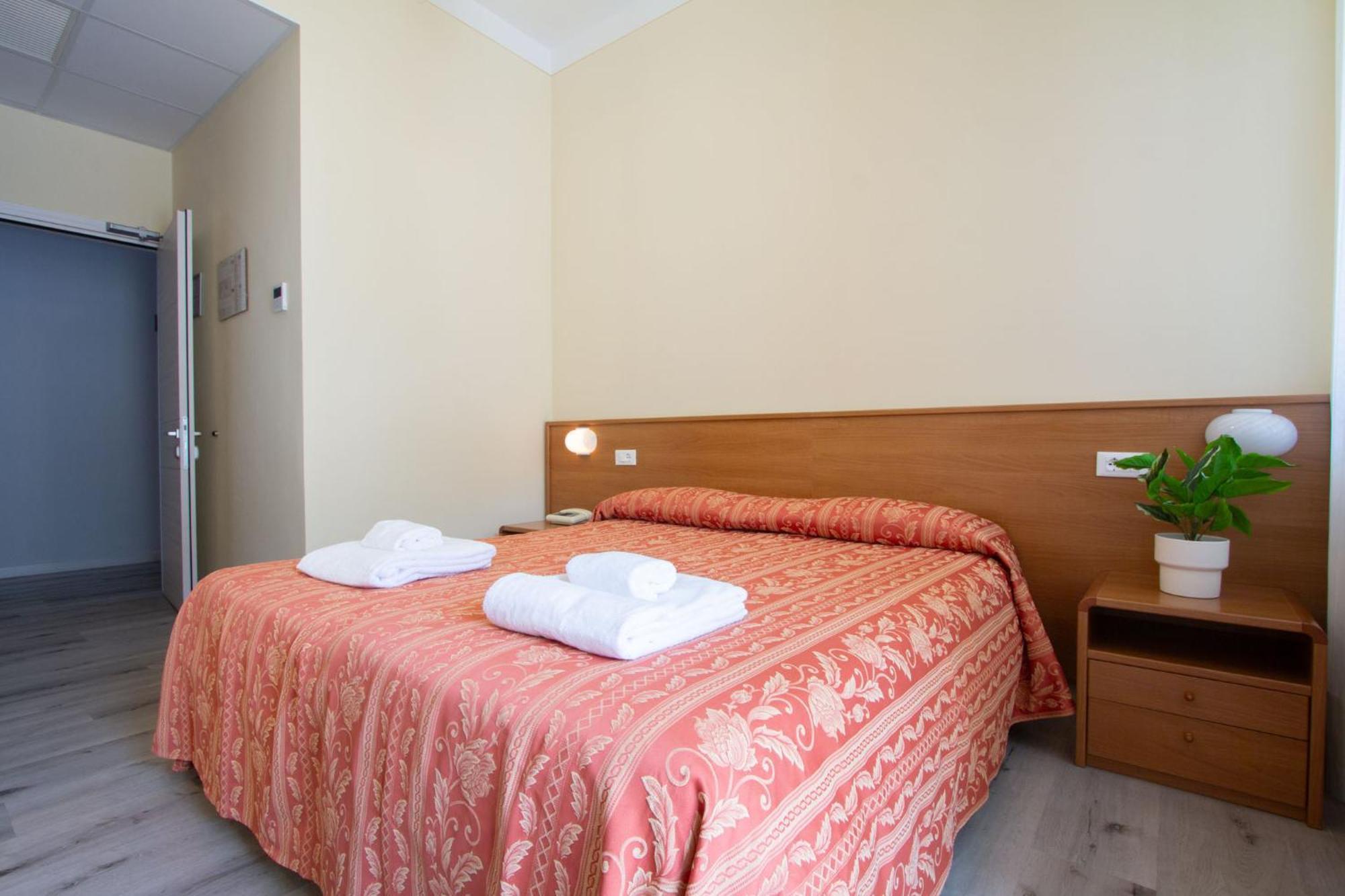 Hotel Benacus Torri Del Benaco Zewnętrze zdjęcie