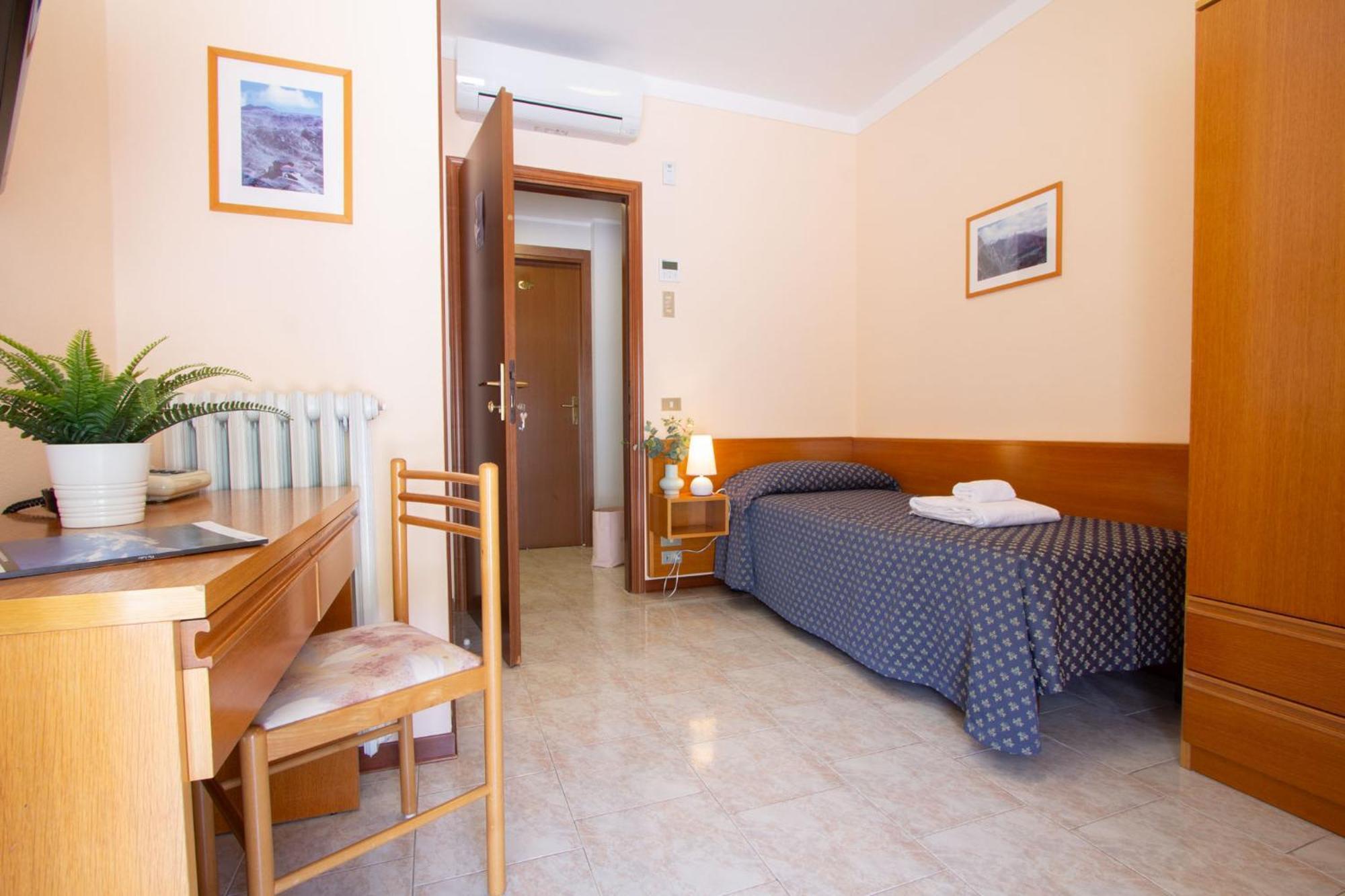 Hotel Benacus Torri Del Benaco Zewnętrze zdjęcie
