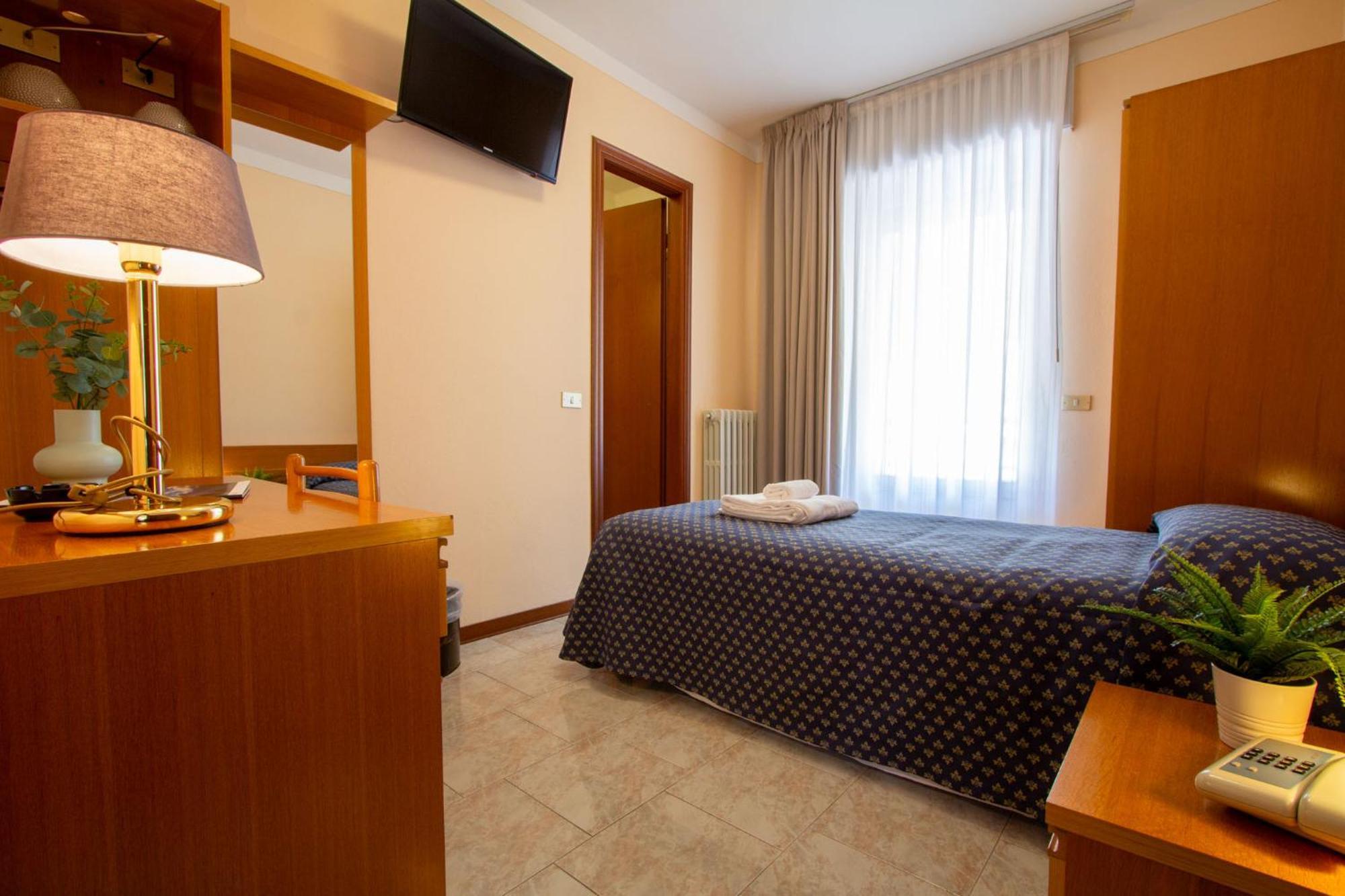 Hotel Benacus Torri Del Benaco Zewnętrze zdjęcie
