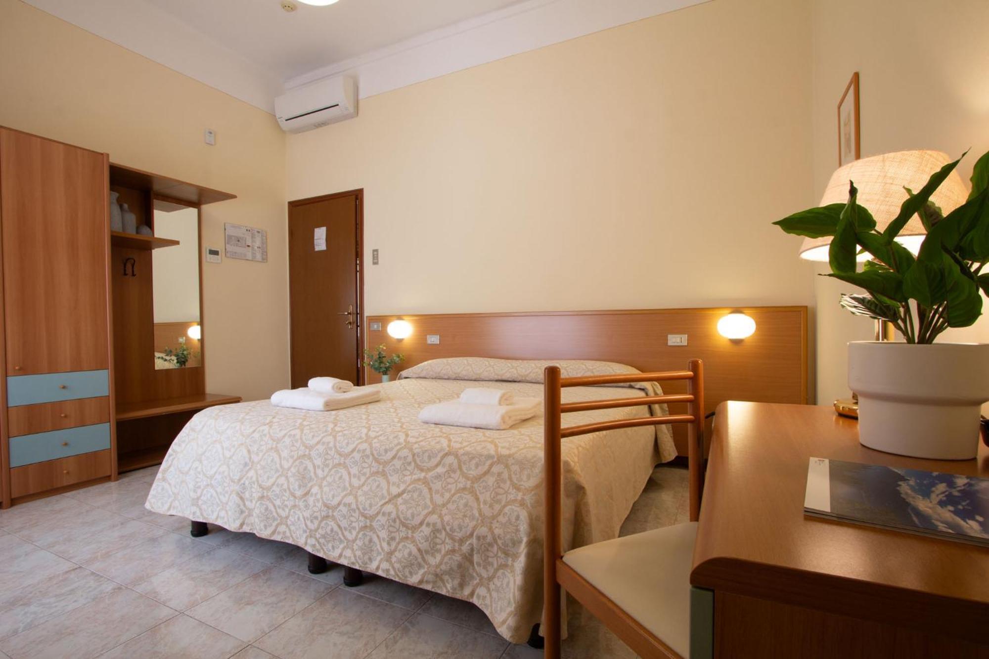 Hotel Benacus Torri Del Benaco Zewnętrze zdjęcie