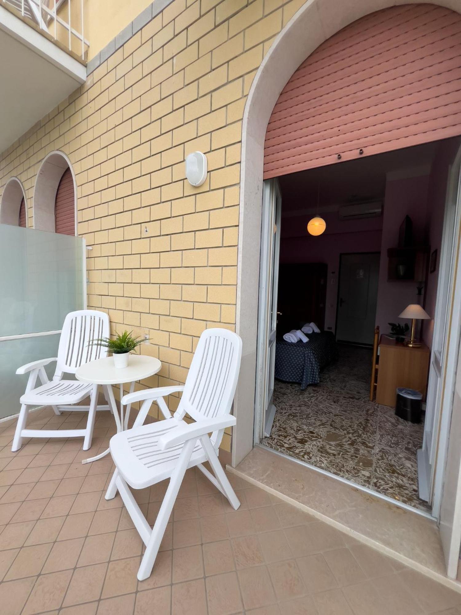 Hotel Benacus Torri Del Benaco Zewnętrze zdjęcie