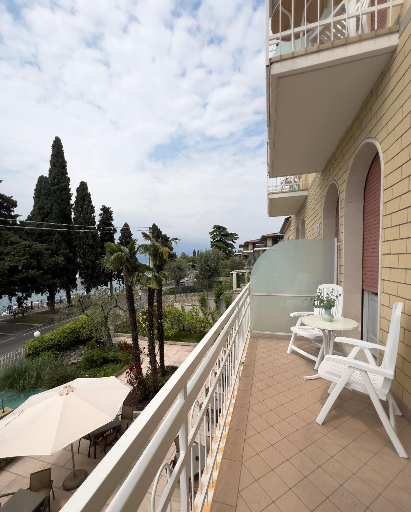 Hotel Benacus Torri Del Benaco Zewnętrze zdjęcie