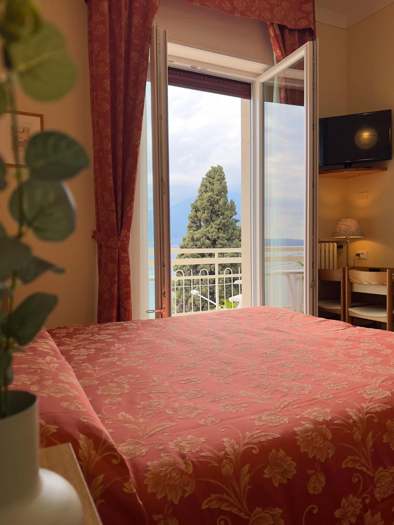 Hotel Benacus Torri Del Benaco Zewnętrze zdjęcie