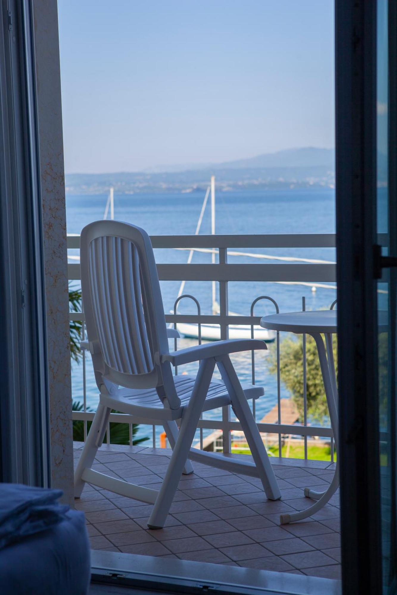 Hotel Benacus Torri Del Benaco Zewnętrze zdjęcie