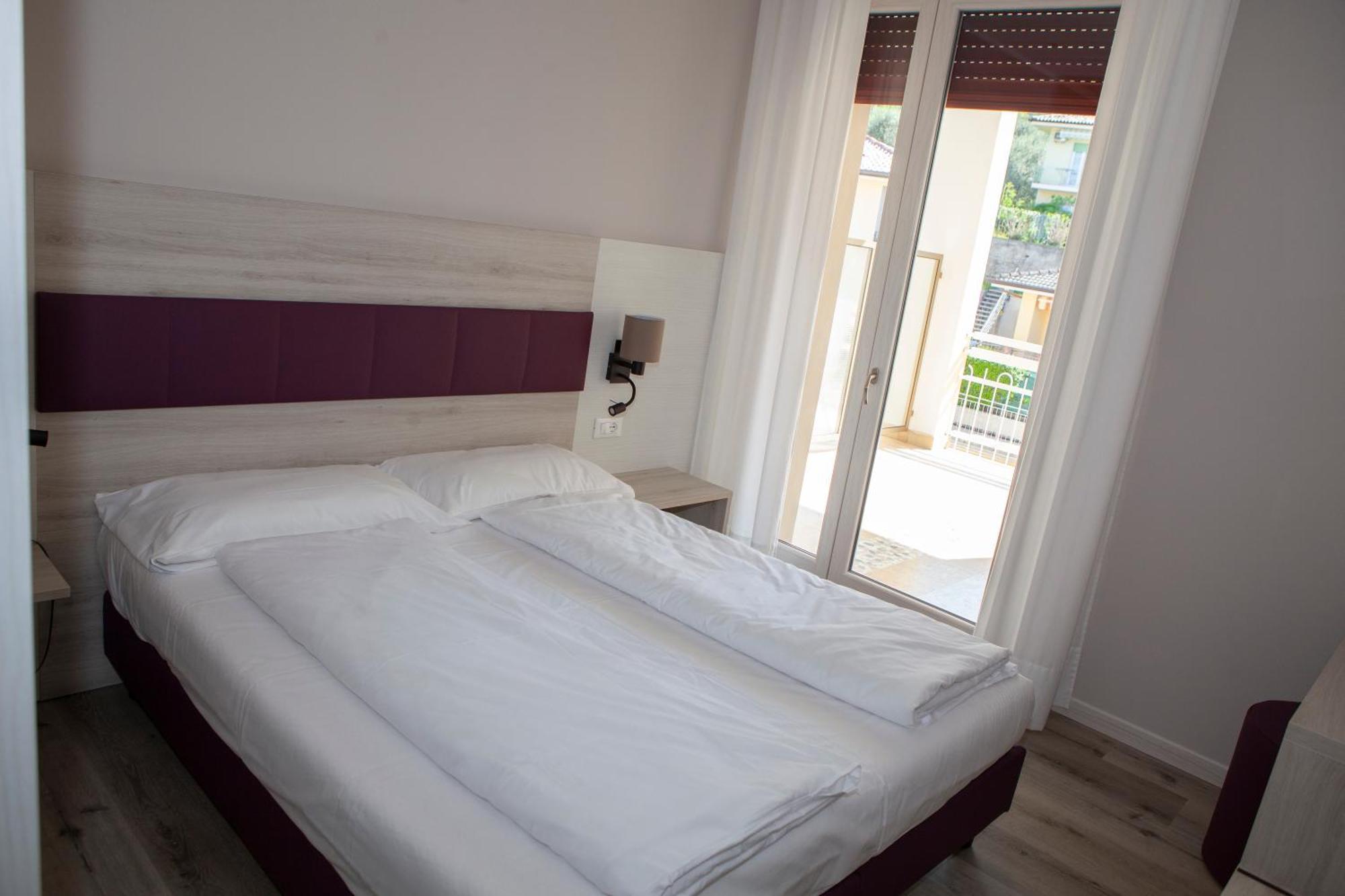 Hotel Benacus Torri Del Benaco Zewnętrze zdjęcie