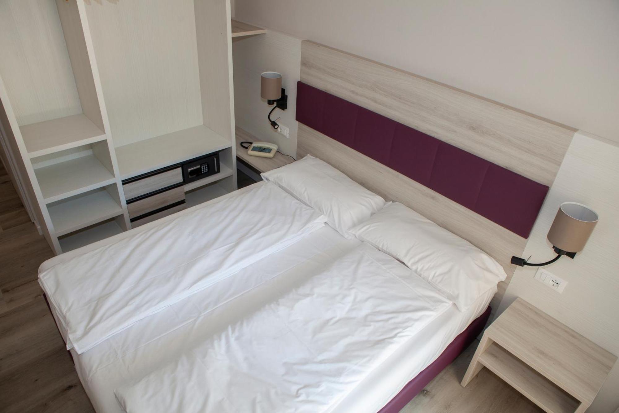 Hotel Benacus Torri Del Benaco Zewnętrze zdjęcie